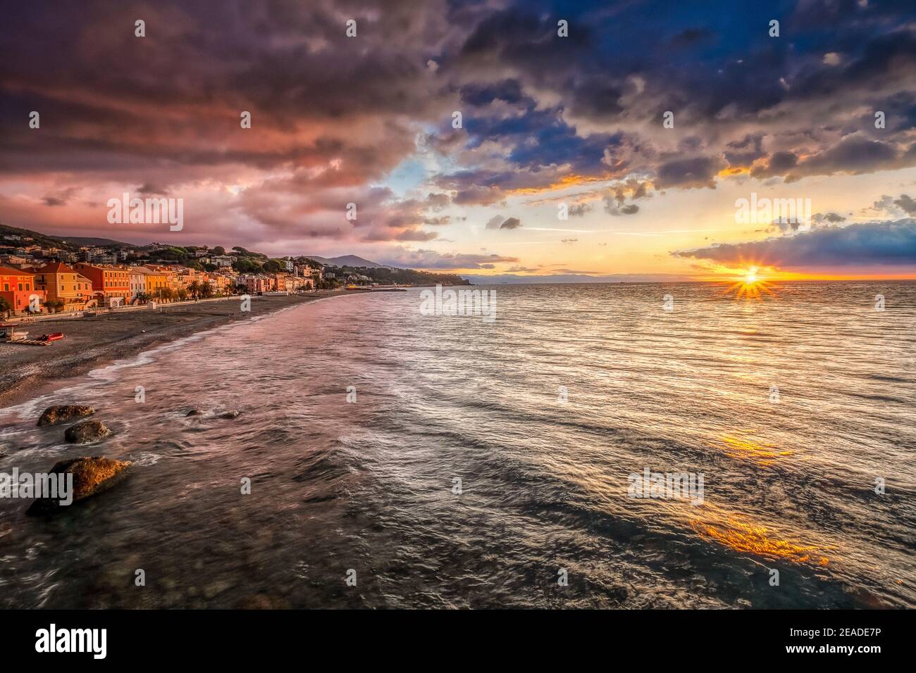 Italie Ligurie celle Ligure - le village au coucher du soleil Banque D'Images