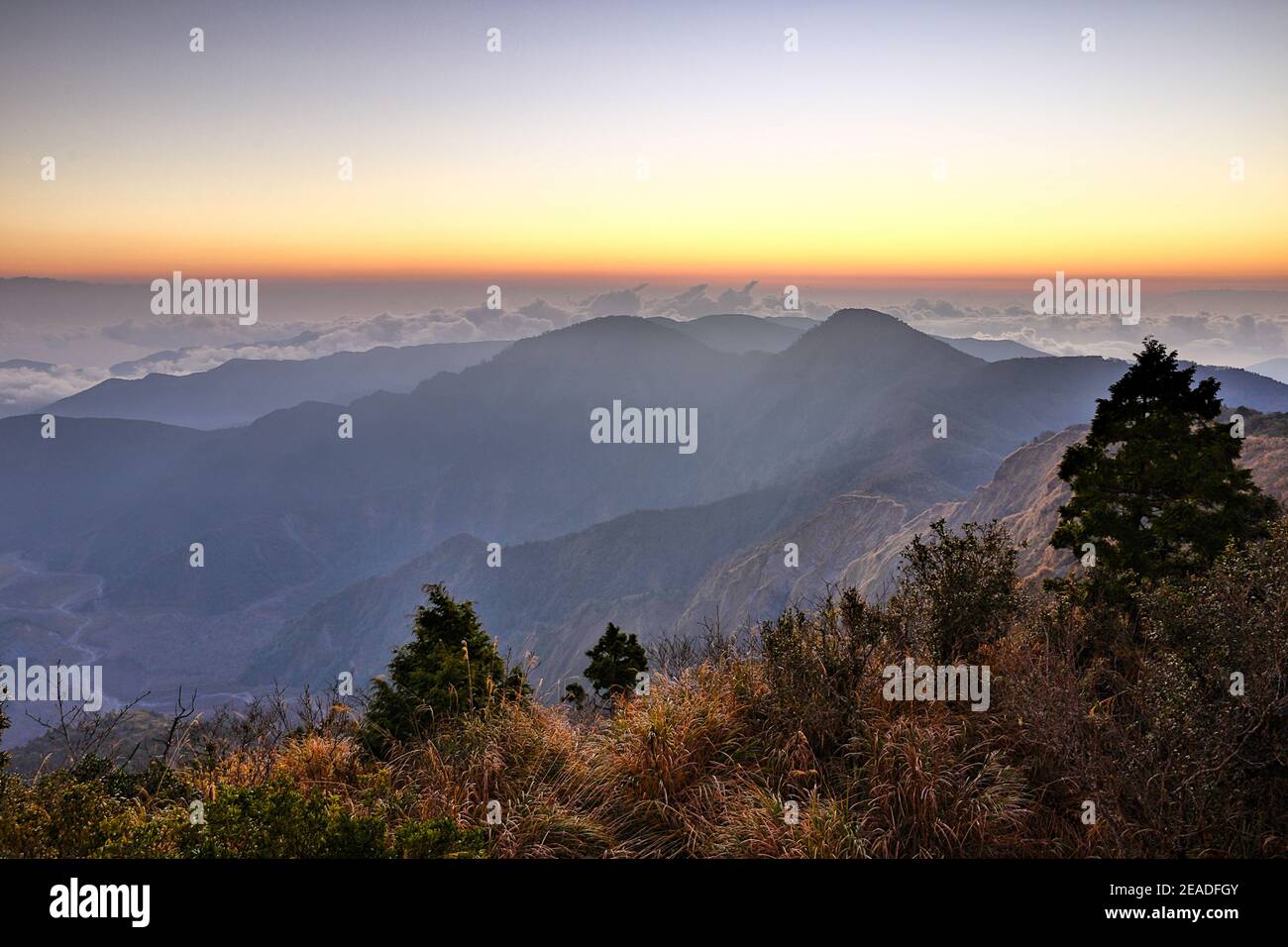 Wangyangshan Sunrise à l'aire de loisirs de la forêt nationale de Taipingshan à Yilan, Taïwan Banque D'Images