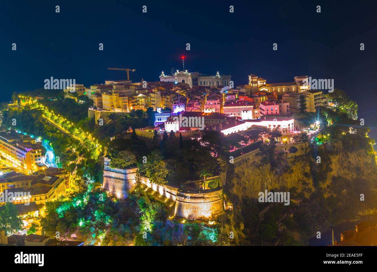 Vue nocturne de la vieille ville de Monaco Banque D'Images