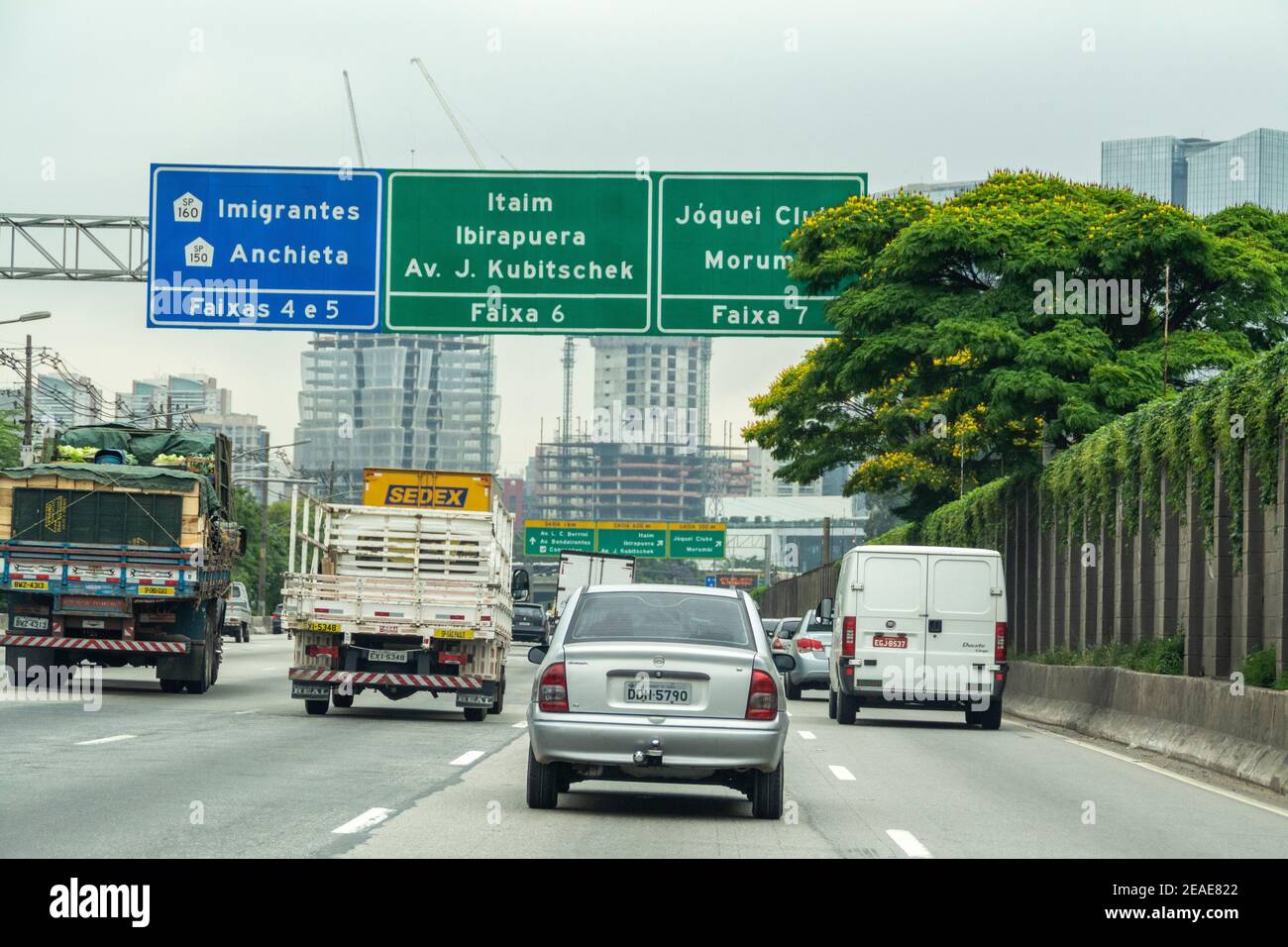 Circulation en direction du quartier des affaires de Sao Paulo in Brésil Banque D'Images