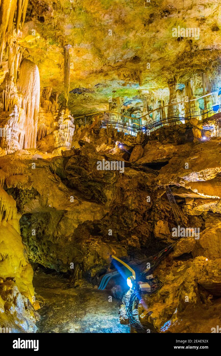 Intérieur d'une grotte à l'intérieur des jardins exotique du jardin Monaco Banque D'Images