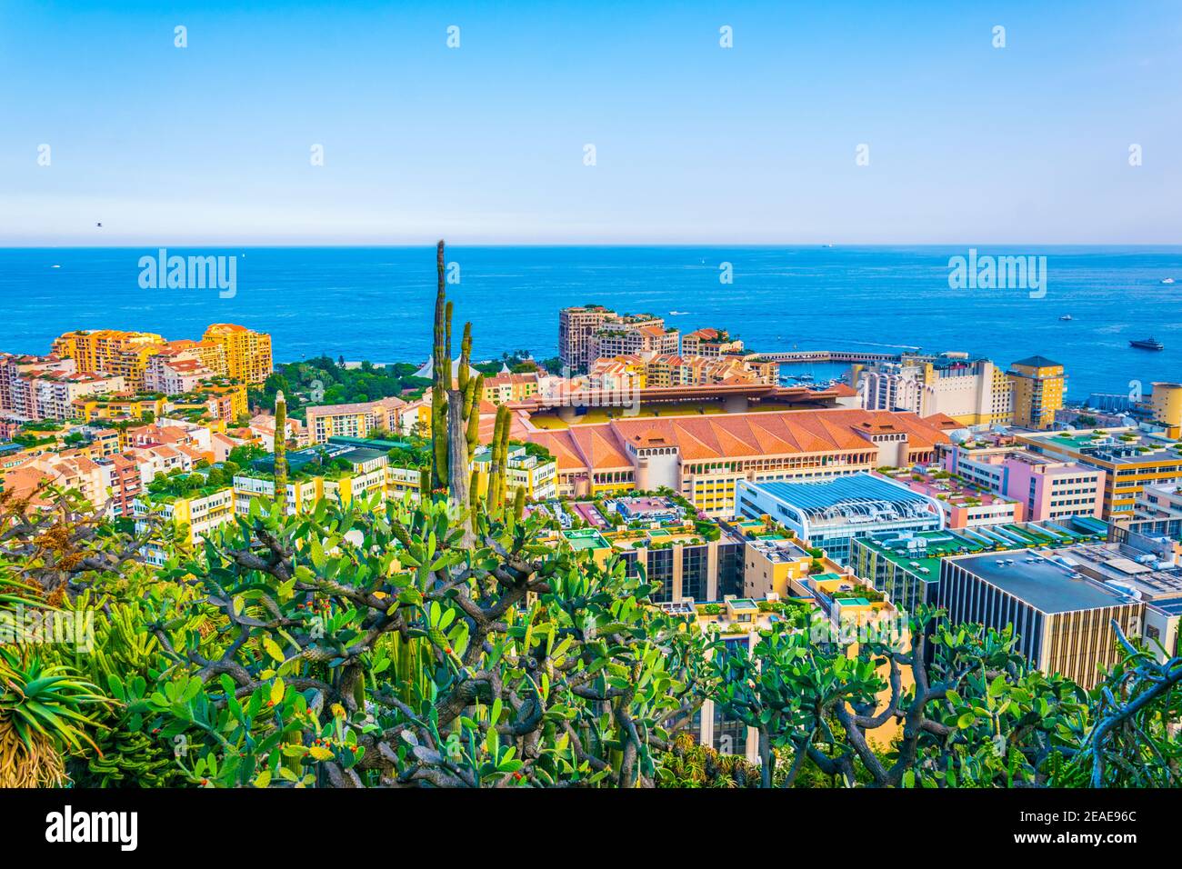 Vue aérienne du Stade Louis II à Monaco depuis le jardin exotique Banque D'Images