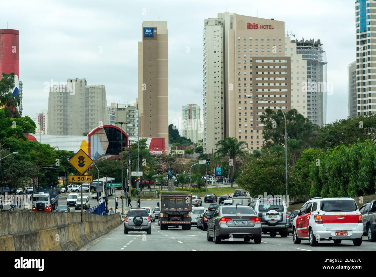 Skyline de multinationales, consulats et hôtels de luxe sont basés dans le Brooklin Novo de Sao Paulo au Brésil Banque D'Images