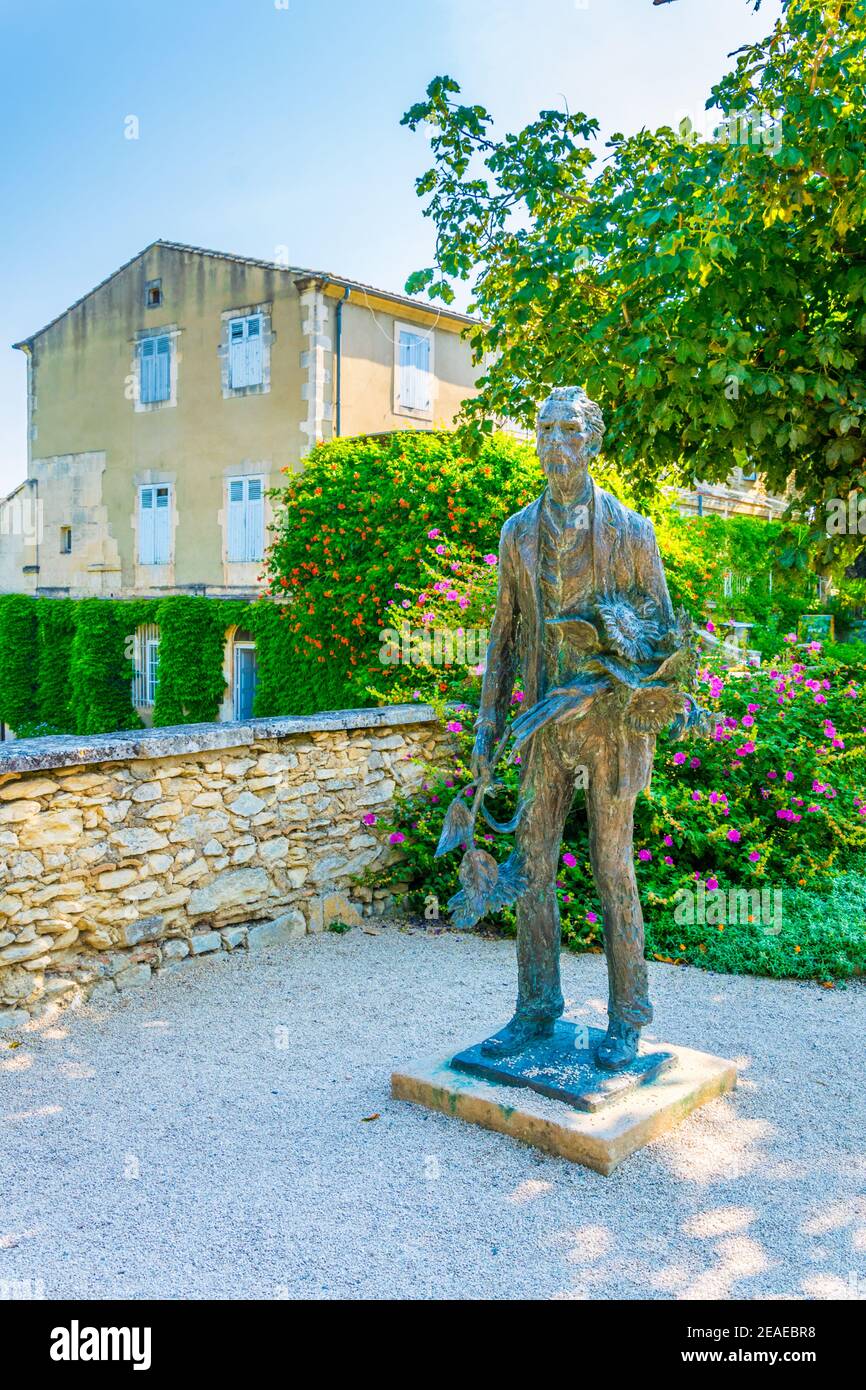 Statue de Vincent van Gogh au monastère Saint paul de mausole en France  Photo Stock - Alamy