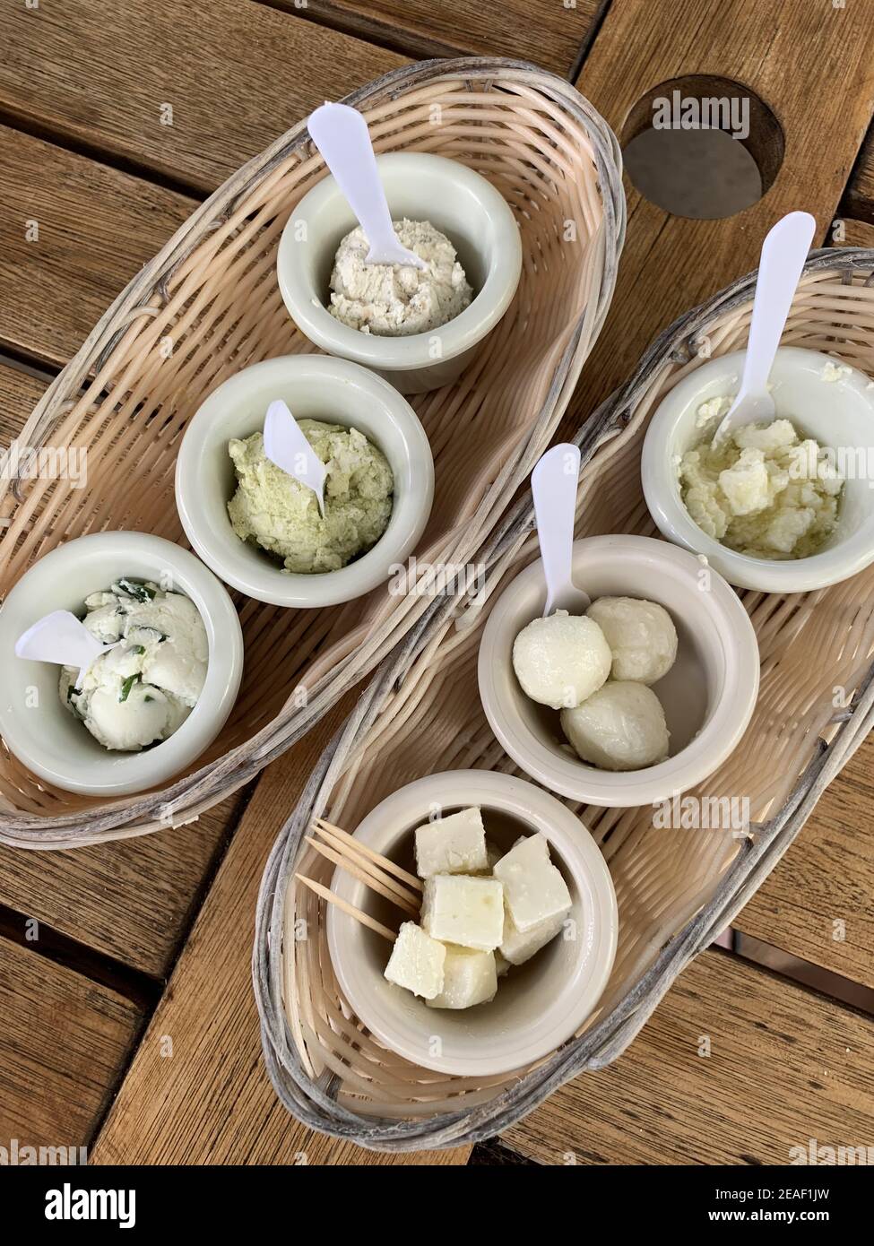 Gros plan d'échantillons de fromage dans une ferme de l'île de Maui, Hawaï Banque D'Images