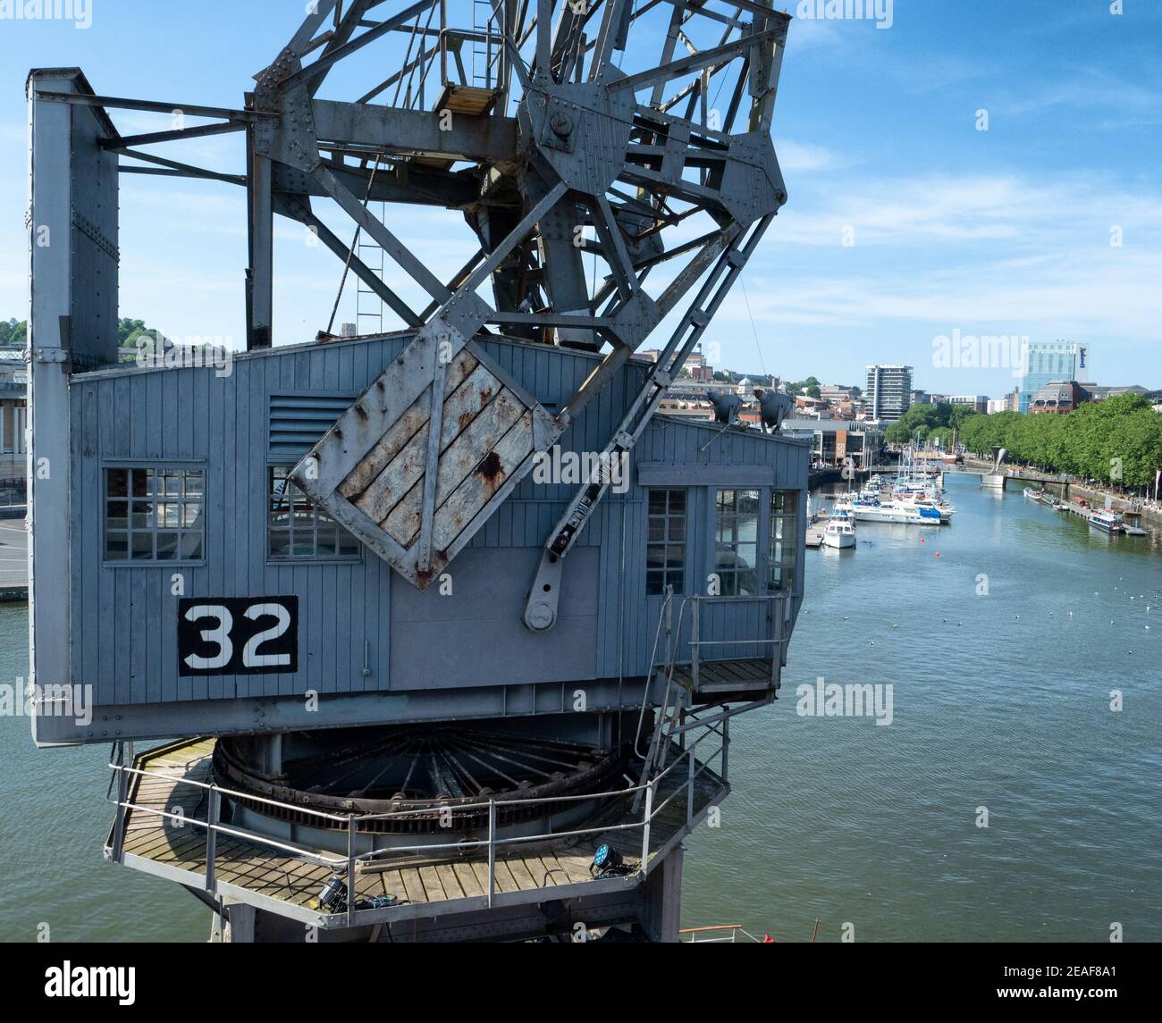 Le Bristol Cranes à côté du M-Shed sur le port britannique de Bristol - les rappels du rôle autrefois prospère de la ville comme un port de mer Banque D'Images