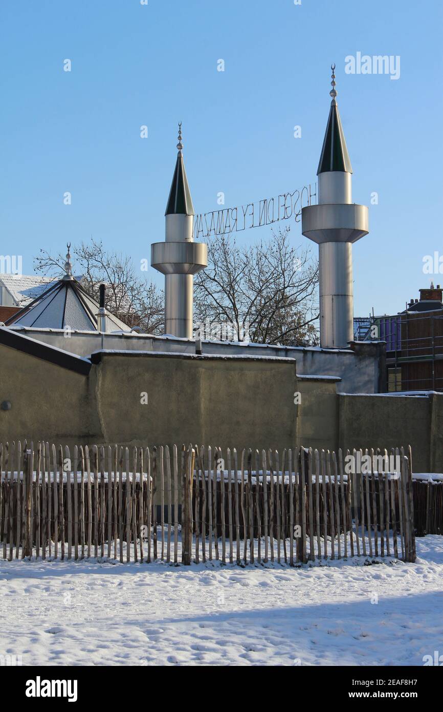 AALST, BELGIQUE, 9 FÉVRIER 2021 : la mosquée turque de Kevser Camii à Aalst. La mosquée sert la communauté musulmane turque locale, Banque D'Images