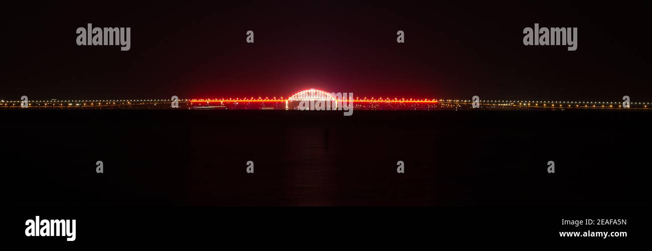 Pont de Crimée au-dessus du détroit de Kerch la nuit Russie Banque D'Images