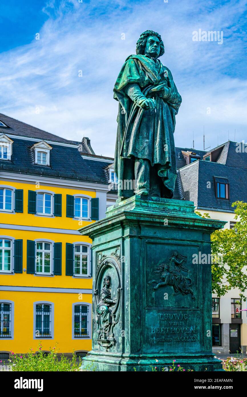Statue de Ludwig van Beethoven à Munsterplatz, au centre de Bonn, en Allemagne Banque D'Images