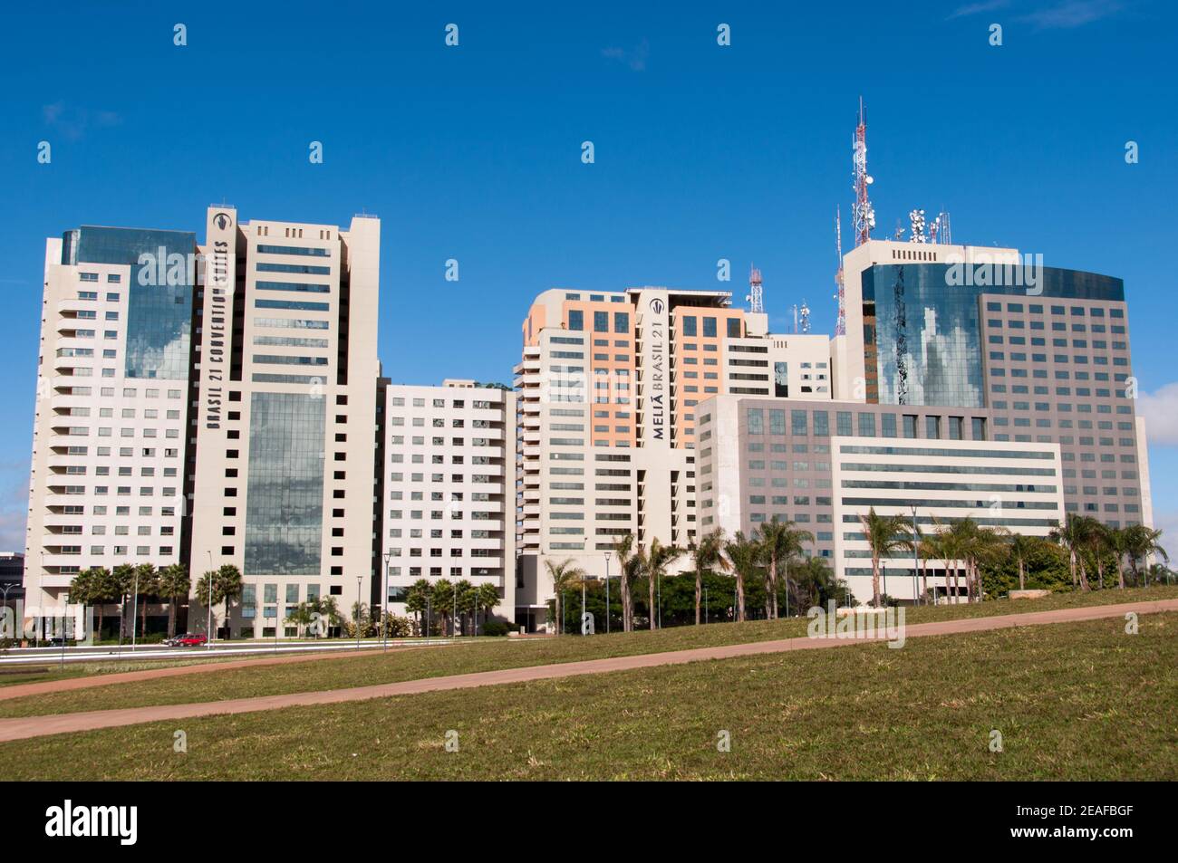 BRASILIA, BRÉSIL - 6 JUIN 2015 : secteur hôtelier du sud de Brasilia. Exemple de planification urbaine moderne par Oscar Niemeyer et Lucio Costa. Banque D'Images