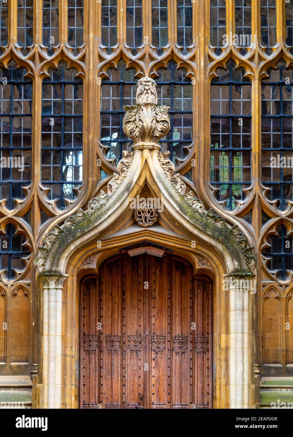 Porte et fenêtres dans l'un des bâtiments du Bibliothèque Bodleian dans le centre d'Oxford et une partie de L'Université d'Oxford Angleterre Royaume-Uni Banque D'Images