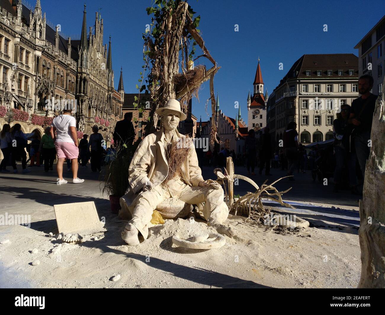 Munich, Sculpture humaine, art performant, place Sainte-Marie, Marienplatz, Bavière Bayern, Allemagne Banque D'Images