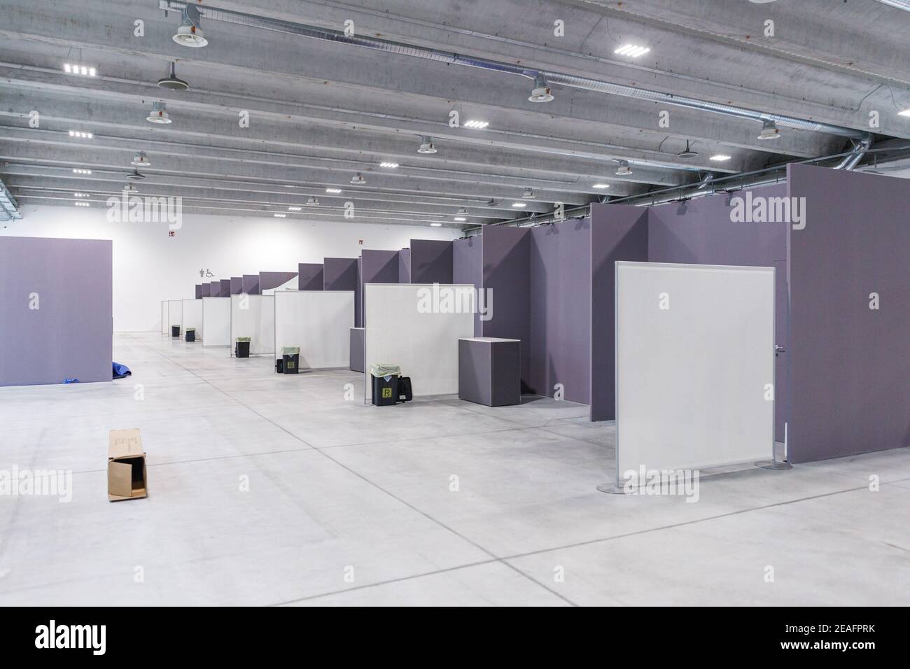 Vue d'ensemble de la zone de vaccination du Centre des congrès Volvo lors de la phase de préparation du 30 décembre 2020 à Bologne, Italie. Les premières doses de la va COVID Banque D'Images