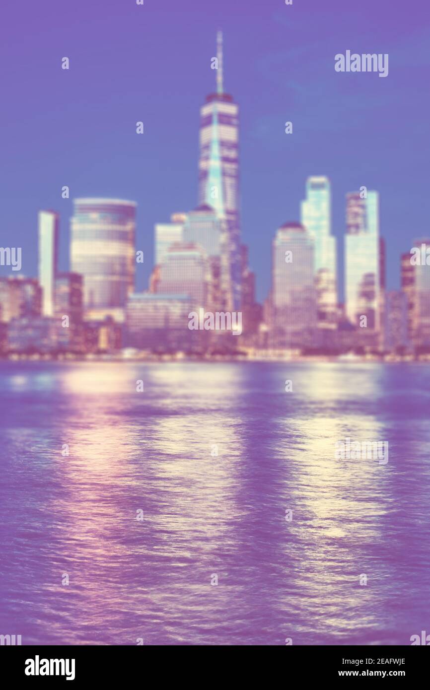 Image floue de la ville de New York au coucher du soleil, couleur appliquée, arrière-plan urbain abstrait. Banque D'Images