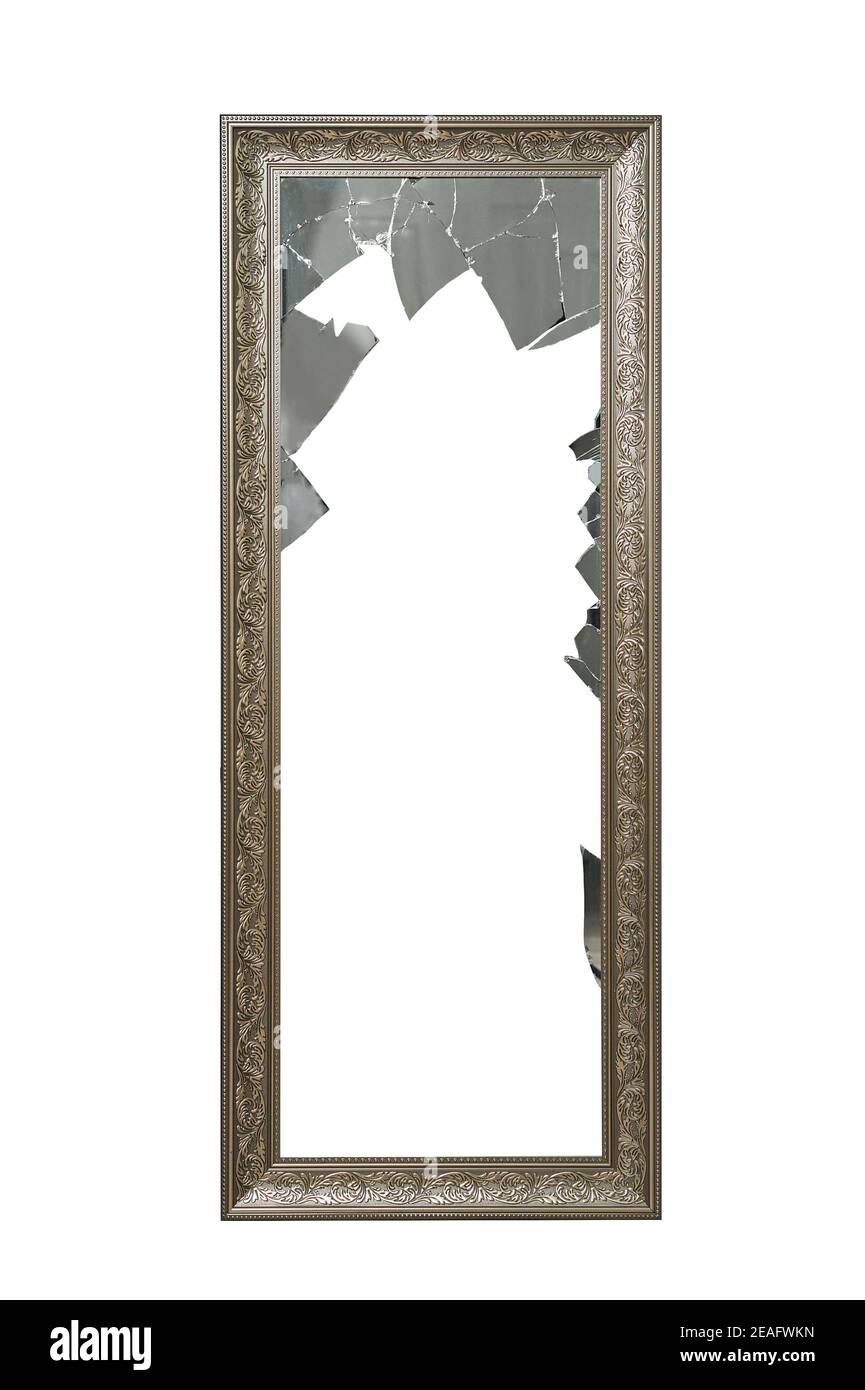 Miroir cassé dans un cadre doré vintage sur fond blanc isolé Banque D'Images