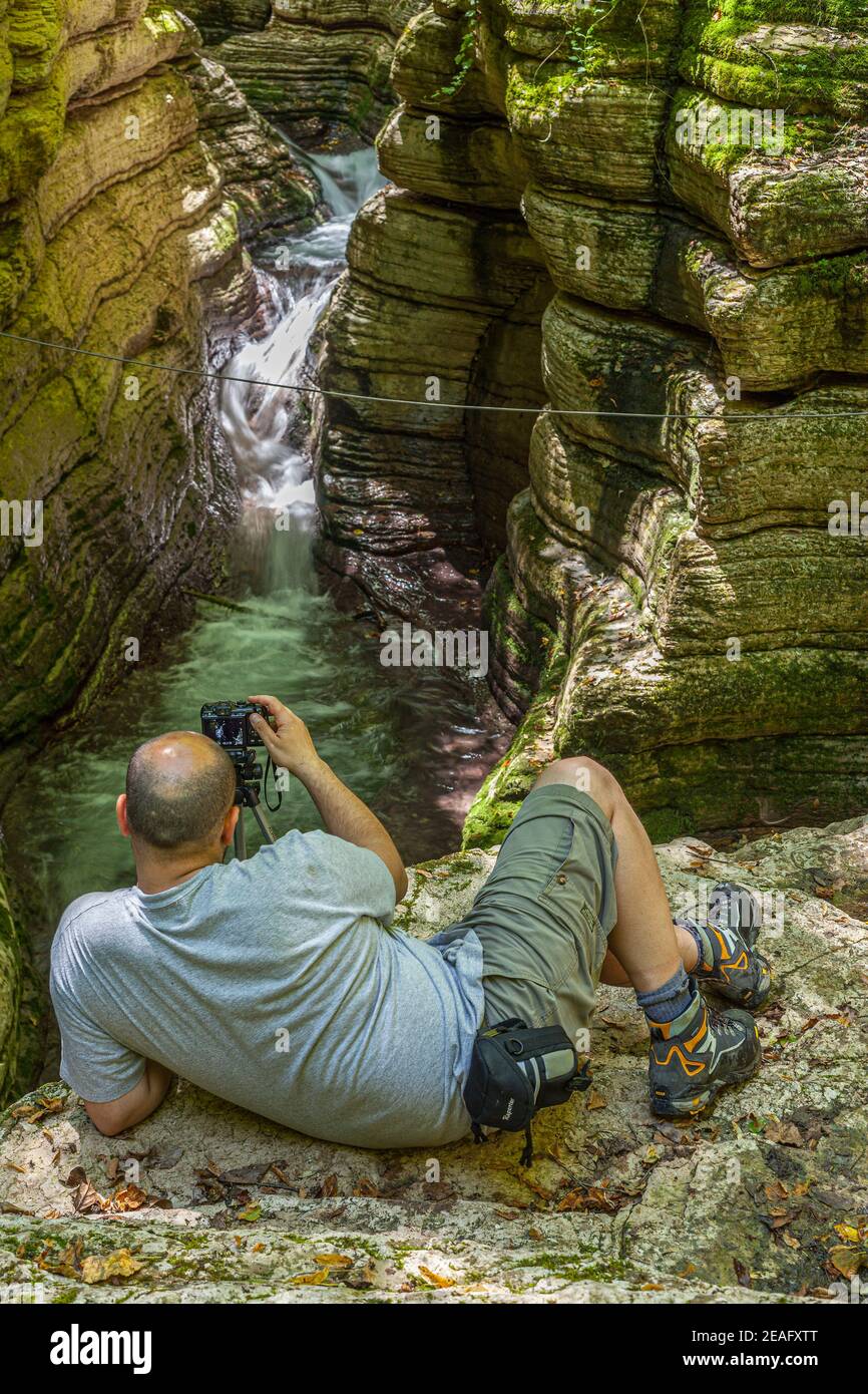 Les Gorges du Garrafo, avec ses murs escarpés et son ruisseau qui se précipitent, sont une destination pour les photographes professionnels et amateurs. Banque D'Images