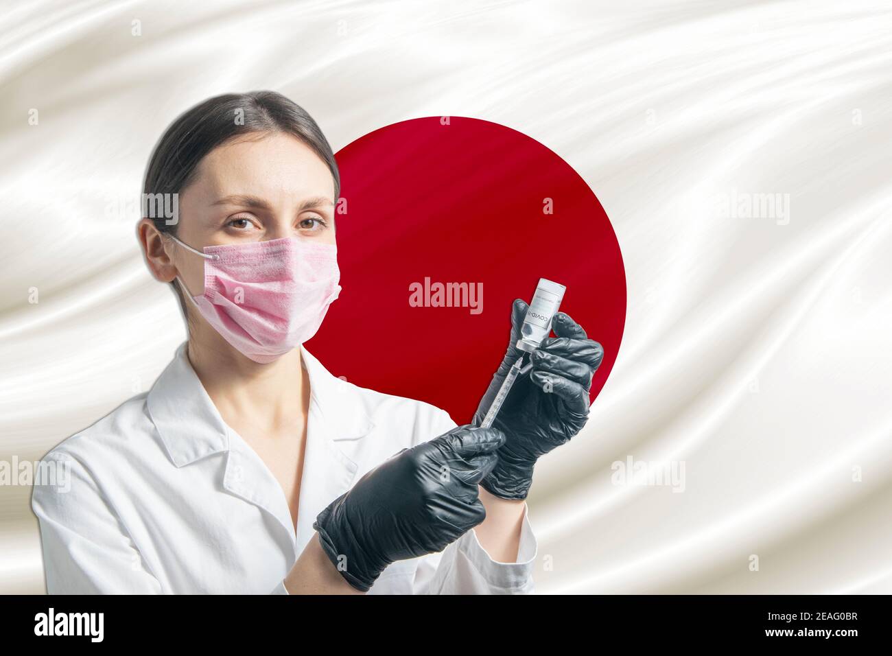 Le médecin prépare la vaccination contre le fond du drapeau japonais. Concept de vaccination Japon. Banque D'Images
