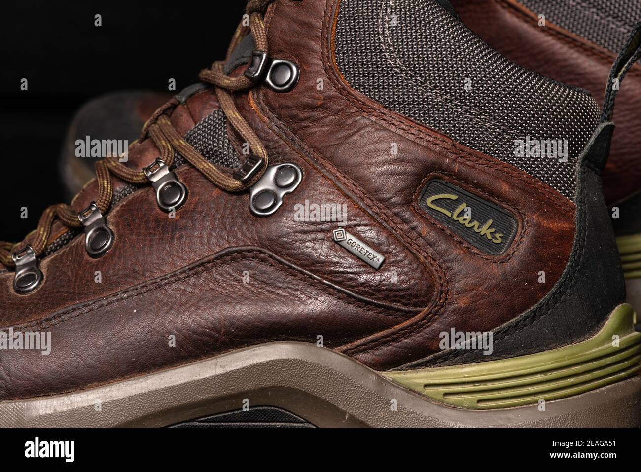Chaussures Clarks. Clarks Outdoor Gore-Tex imperméable cuir marron pour  homme bottes de randonnée gros plan Photo Stock - Alamy