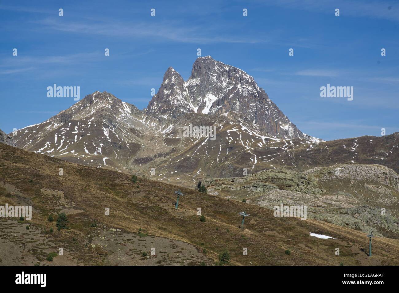 Le Portalet avec la partie inférieure du pic Anayet. Concept montagnes célèbres des Pyrénées aragonaises, en Espagne Banque D'Images