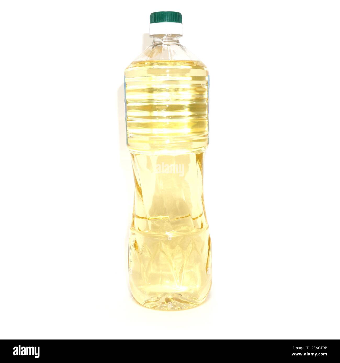 Une bouteille d'huile d'olive extra vierge isolée sur arrière-plan blanc Banque D'Images