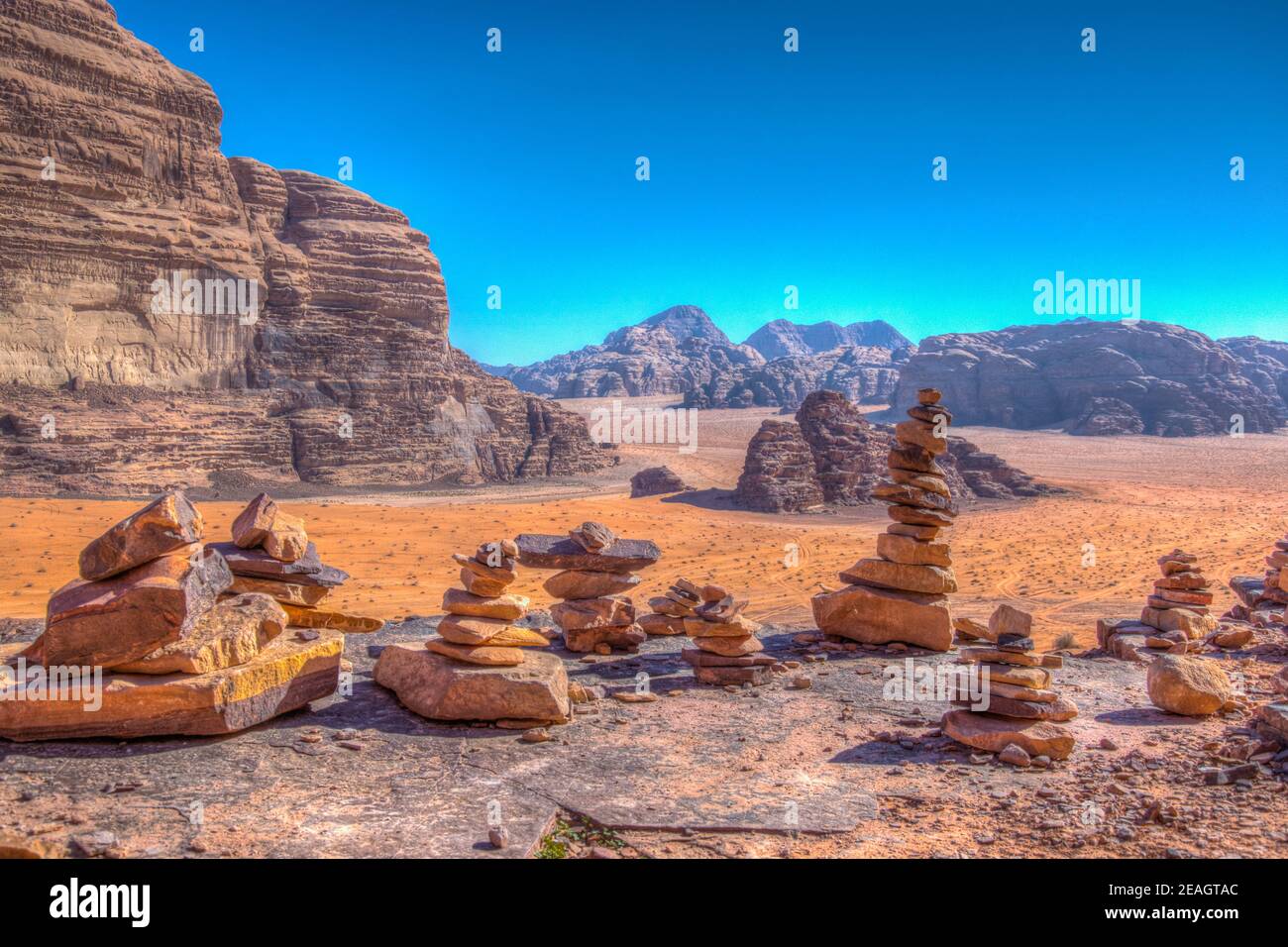 Rock pyramides au wadi rhum, Jordanie Banque D'Images