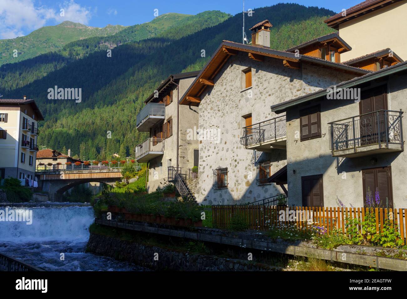 Ponte di Legno, province de Brescia, Lombardie, Italie. Vieille ville dans la vallée de la Camonica Banque D'Images