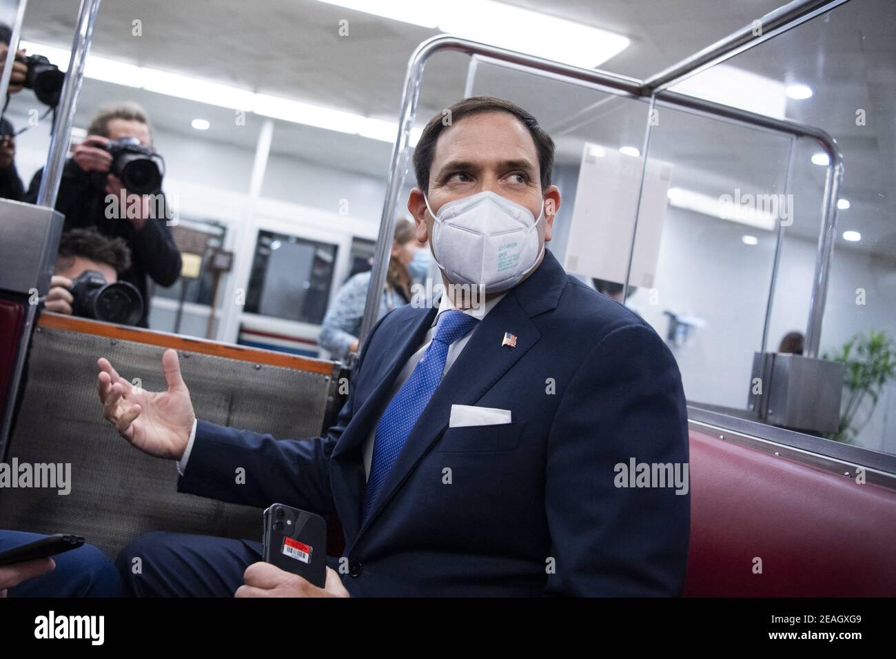 ÉTATS-UNIS - 9 FÉVRIER : le sénateur Marco Rubio, R-Fla, est vu dans le métro du sénat après le premier jour du procès de destitution de l'ancien président Donald Trump au Capitole à Washington, D.C., le mardi 9 février 2021. (Photo de Tom Williams/CQ Roll Call/POOL) Banque D'Images
