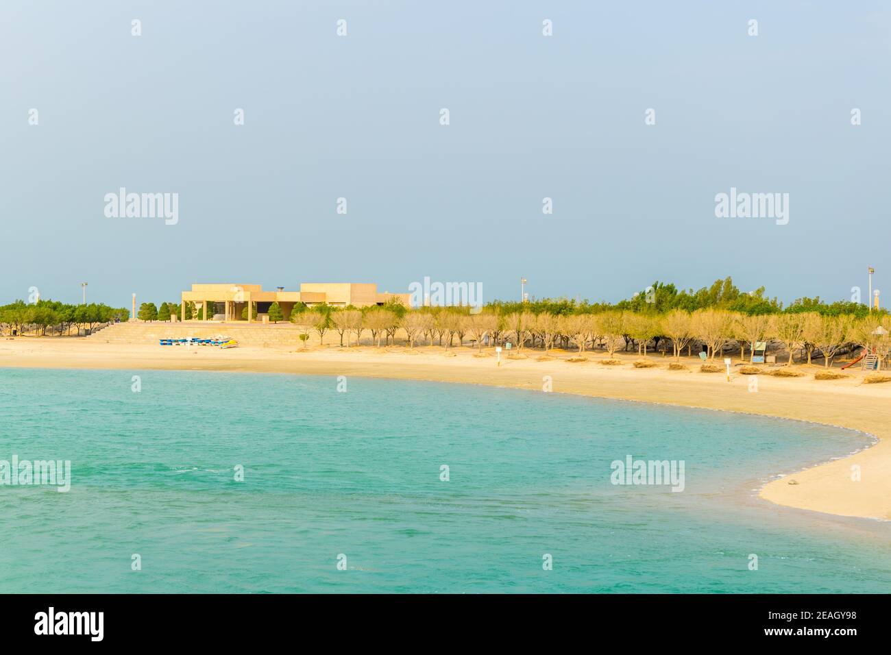 Vue sur une plage sur le parc de Green Island construit sur des terres récupérées au Koweït. Banque D'Images