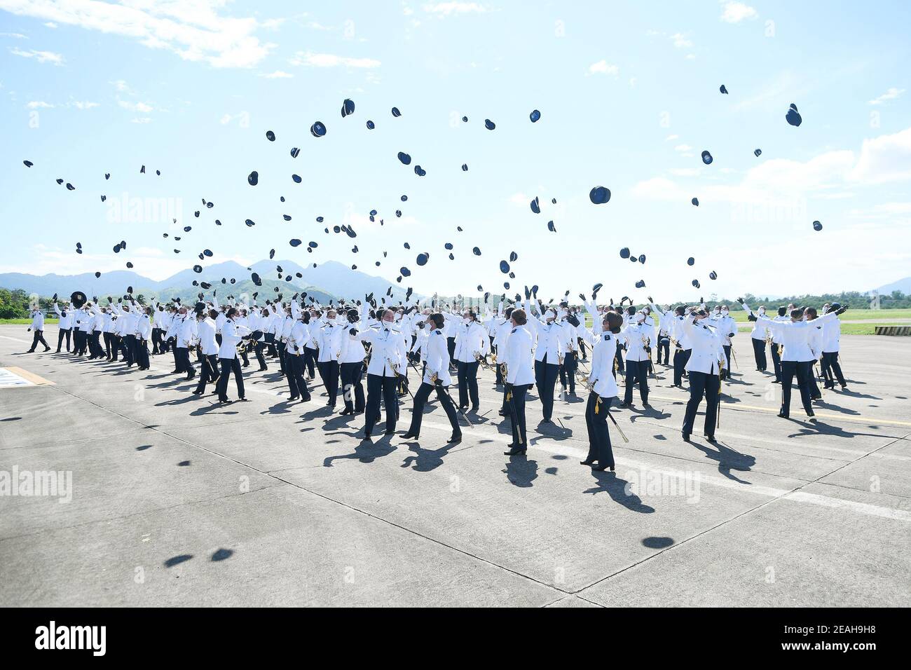 Rio de Janeiro, Brésil, 18 décembre 2020. La classe des agents de santé de la Force aérienne brésilienne en période de pandémie du coronavirus célèbrent la remise des diplômes à Campo Banque D'Images