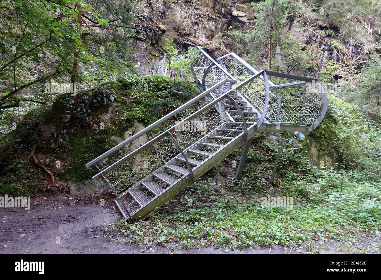 Randonnée sur le sentier des gorges de la vallée de Passeier entre Moos et St. Leonhard Banque D'Images