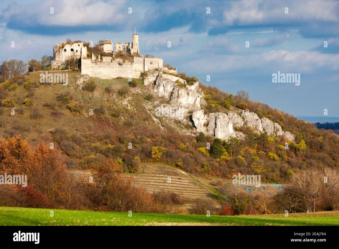 Château du Falkenstein en automne, Autriche Banque D'Images