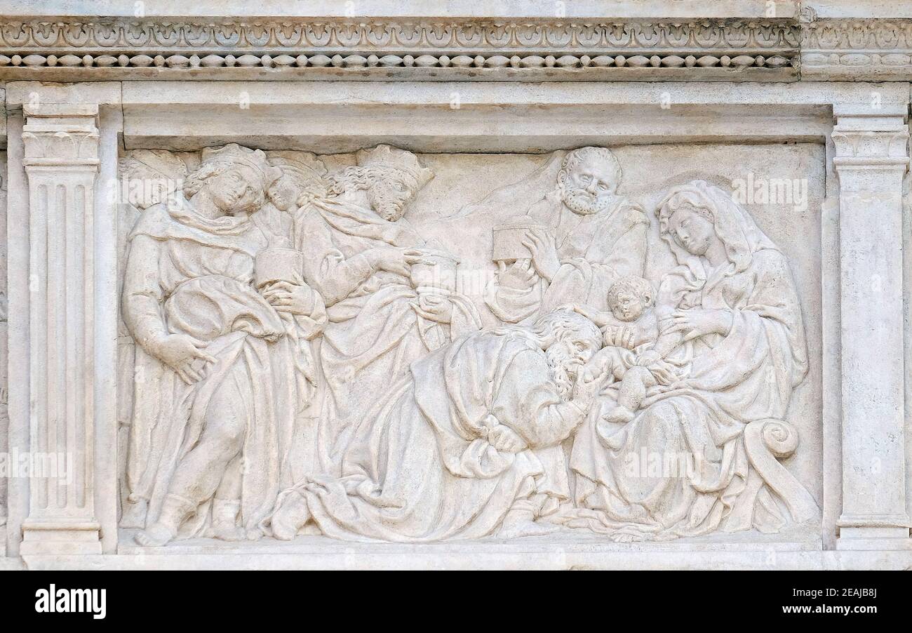 Scène de la nativité, l'Adoration des mages, les secours sur le portail de Saint Pétrone Basilique à Bologne, Italie Banque D'Images