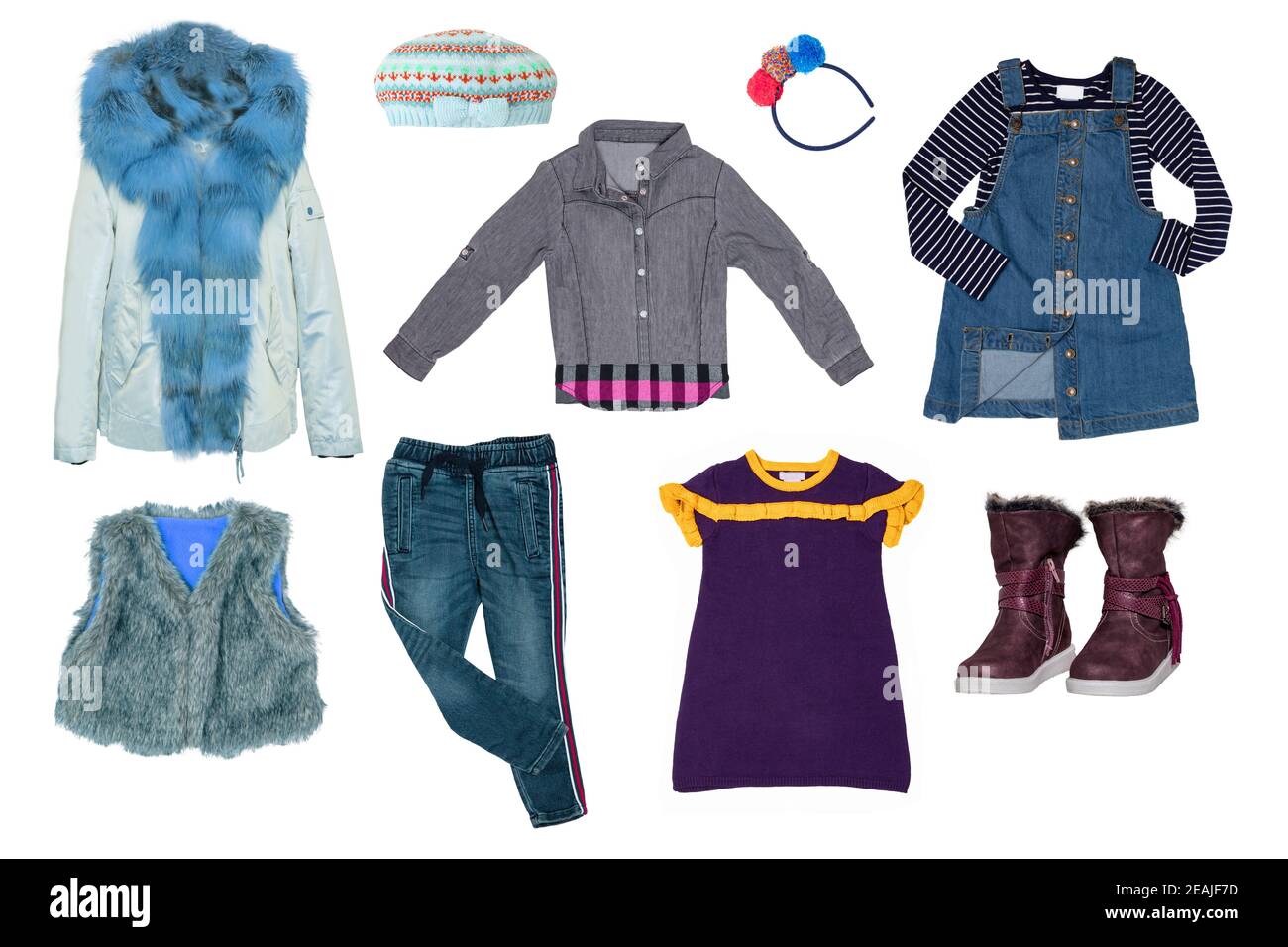 Ensemble de collage de vêtements d'automne pour petite fille isolé sur un fond blanc. La collection d'une veste d'hiver élégante, d'un gilet en fourrure, d'un chandail, d'un Jean, d'une combinaison en denim, de chaussures ou de bottes, d'une chemise et d'autres accessoires. Vêtements d'hiver et d'autum pour enfants. Banque D'Images