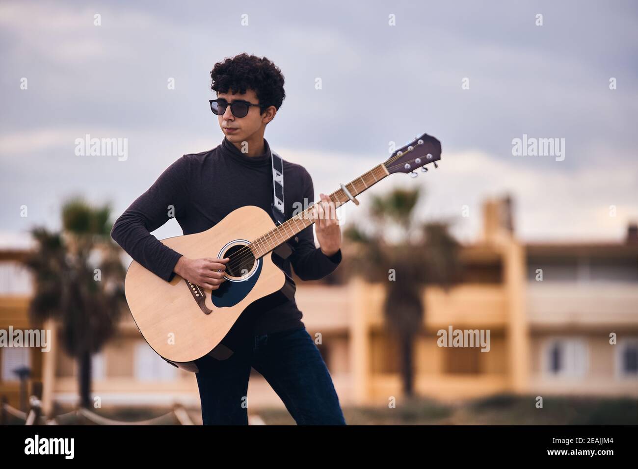 Sting acoustic guitar performance Banque de photographies et d'images à  haute résolution - Alamy