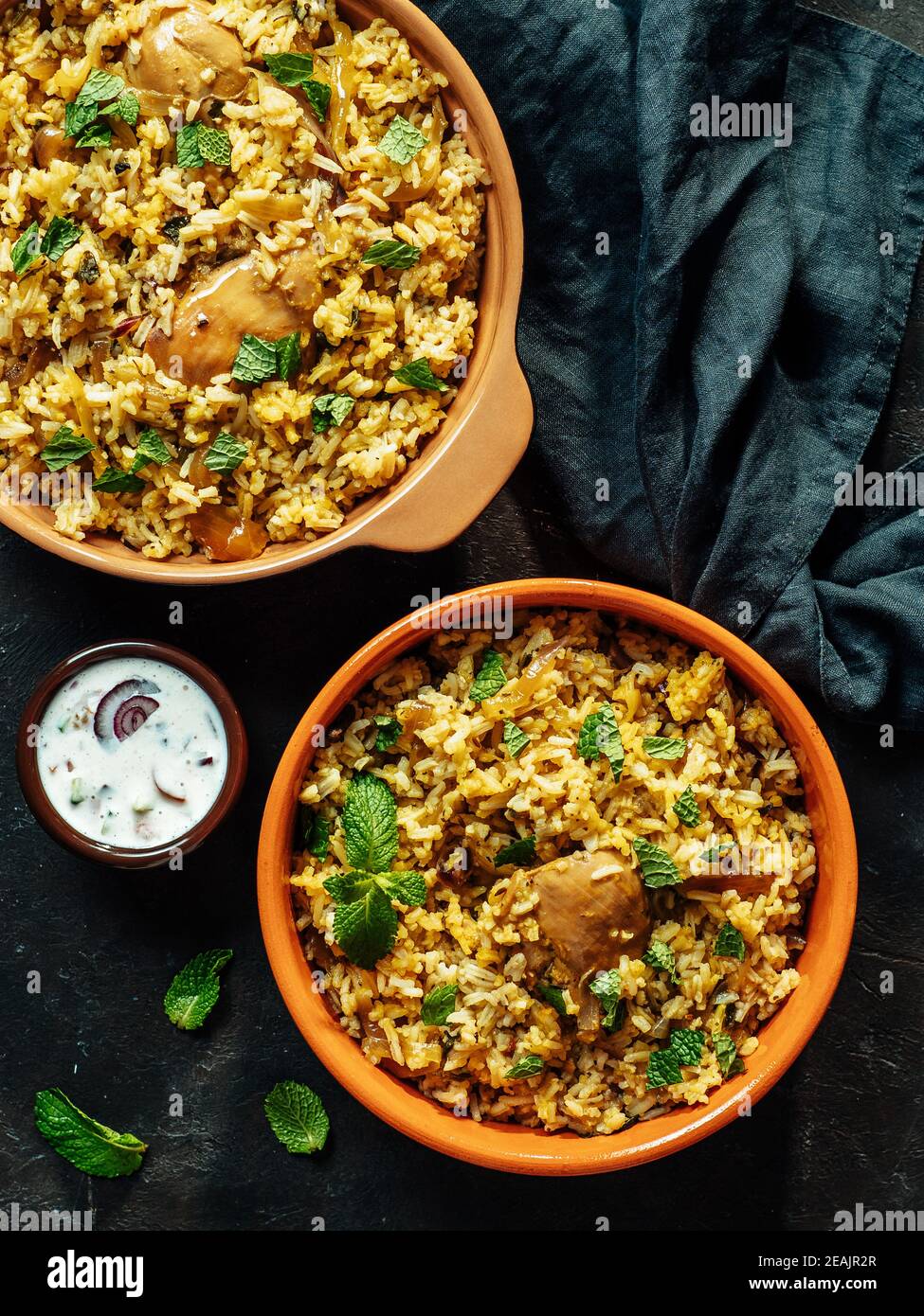 Poulet pakistanais riz biryani, vue de dessus, verticale Banque D'Images