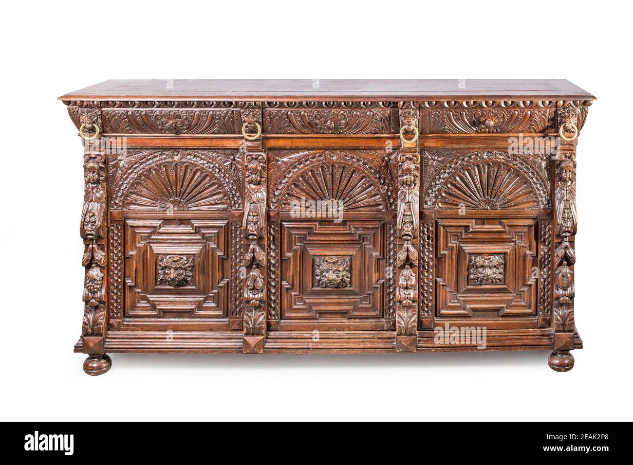 Coffre en bois ancien grungy avec belle et riche décoration sculpture. France Banque D'Images