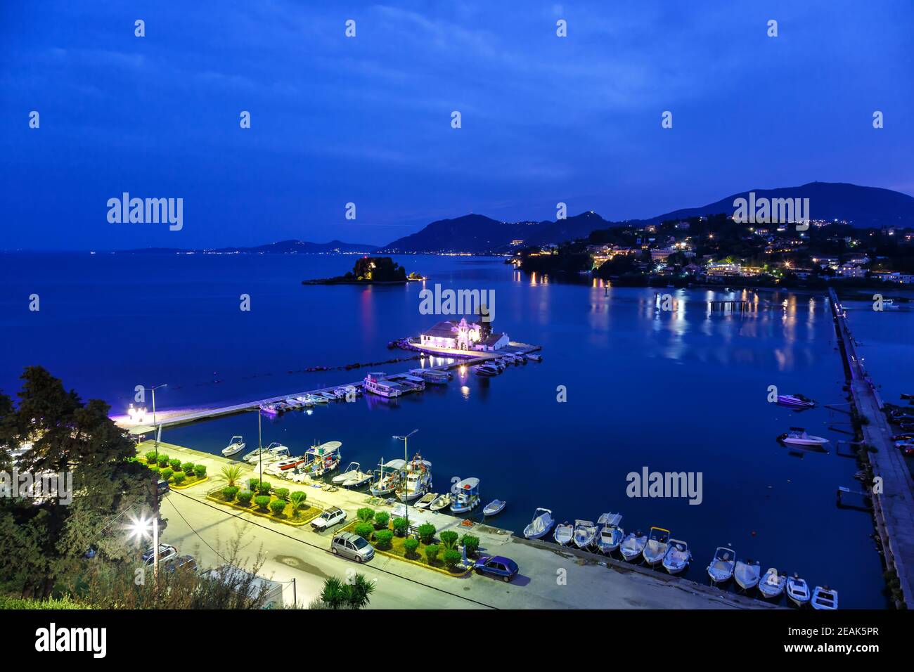 Corfou Grèce Vlachernon Église Vlacherna soirée mer Egée Voyage Kanoni déplacement Banque D'Images