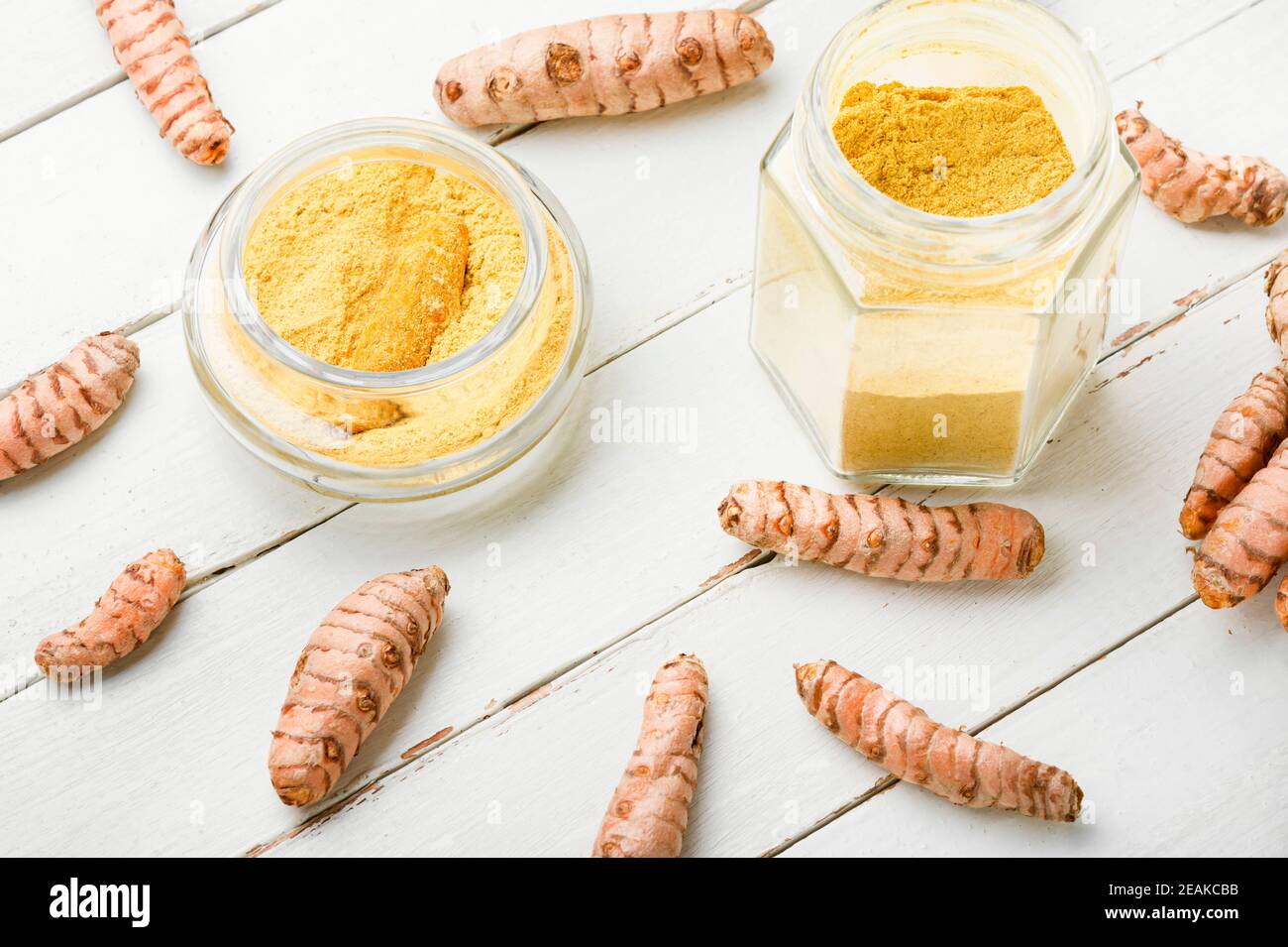 Poudre curcuma et curcuma frais Banque D'Images