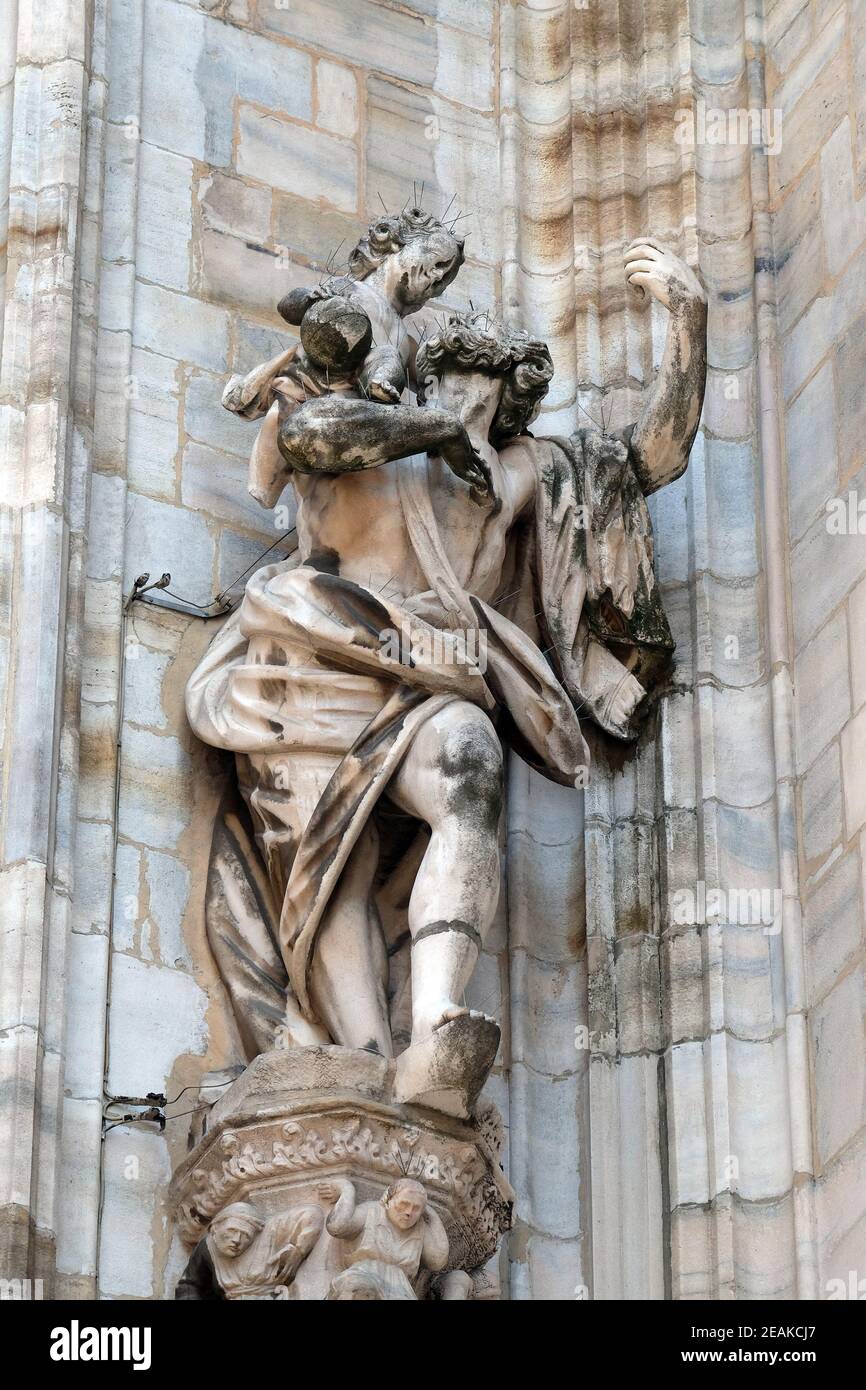 Saint Christopher, statue sur la cathédrale de Milan, Duomo di Santa Maria Nascente, Milan, Lombardie, Italie Banque D'Images