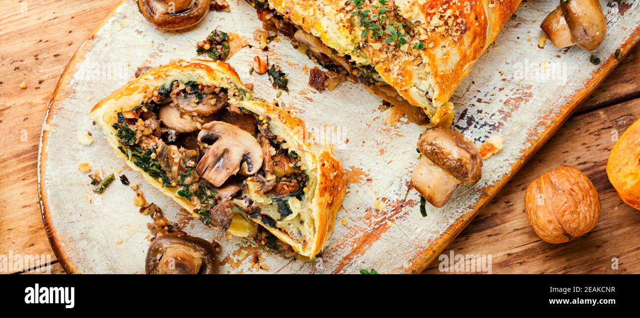 Tarte aux champignons en tranches Banque D'Images