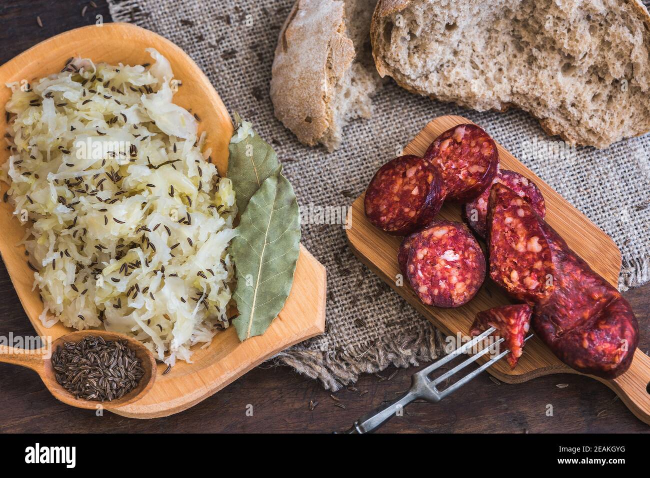 Petit déjeuner fermier, saucisse et chou de l'Aisson. Banque D'Images