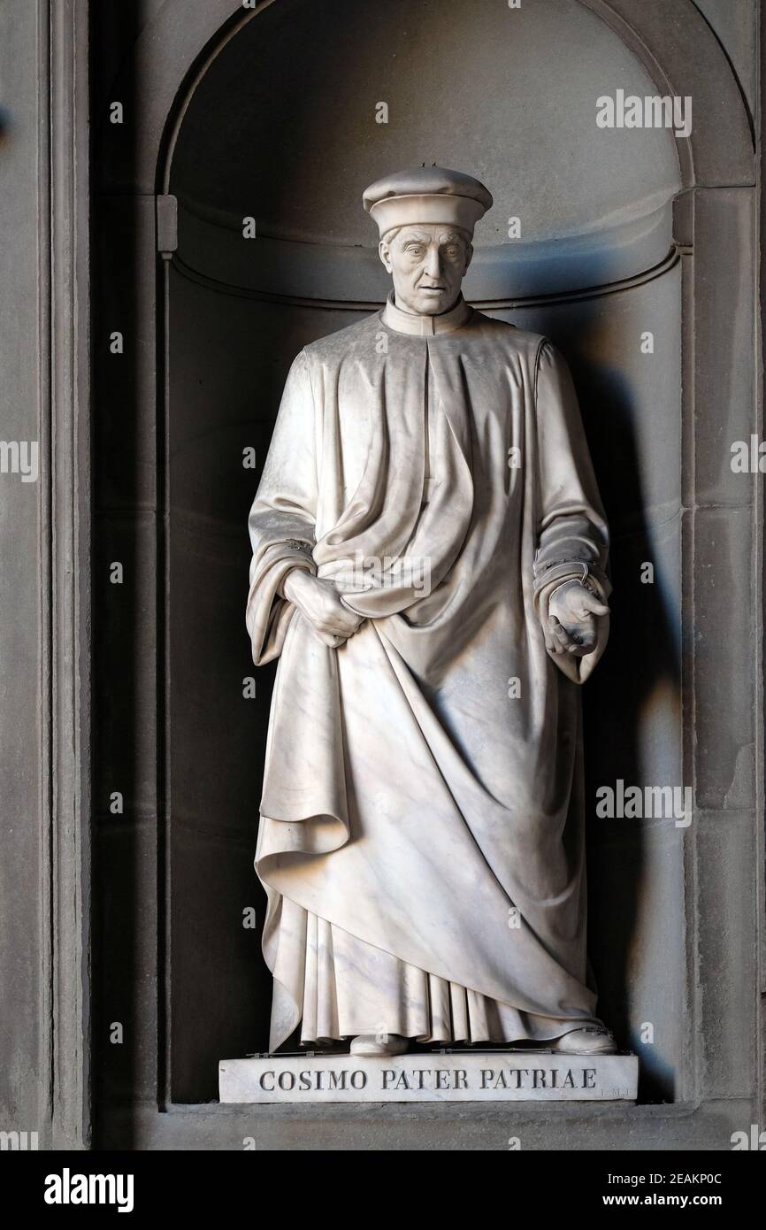 Cosimo Pater patriae, statue dans les niches de la Colonnade Uffizi à Florence, Italie Banque D'Images