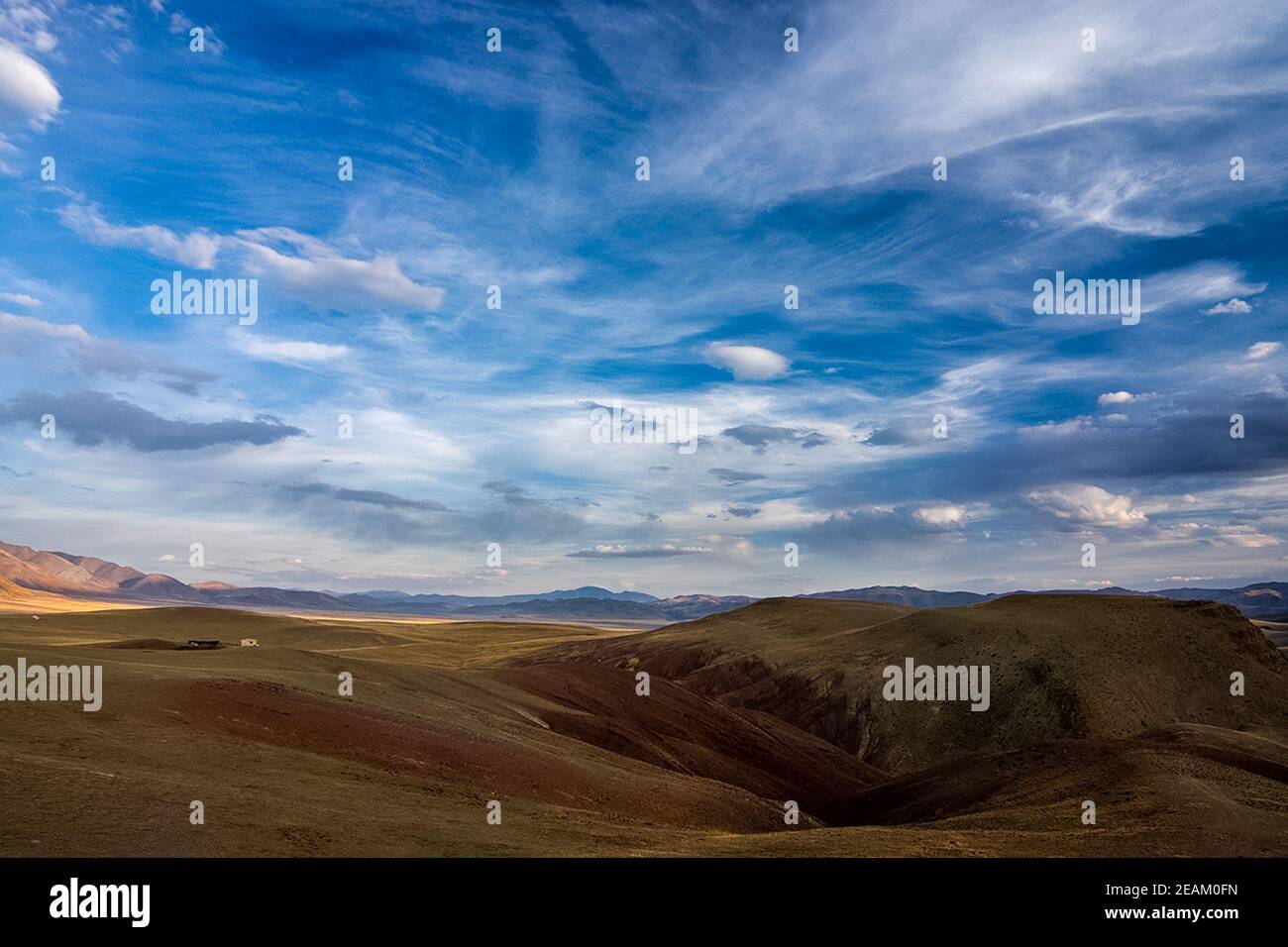 Les montagnes de l'altaï. Paysage de la nature sur les montagnes de l'Altaï et dans les gorges entre les montagnes. Banque D'Images