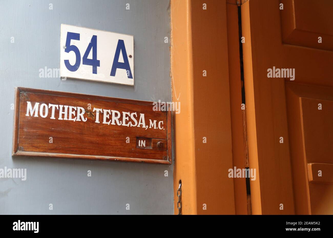 Signe sur l'entrée de la maison mère, le lieu de résidence de la Mère Teresa à Kolkata, Bengale occidental, Inde Banque D'Images