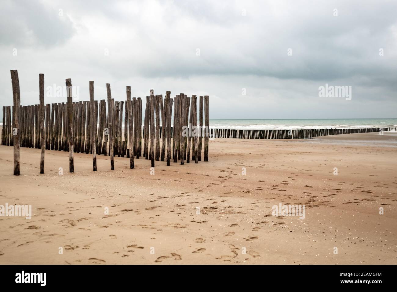 Ambiance tranquille sur la plage à la Manche sur un froid Jour de janvier Banque D'Images