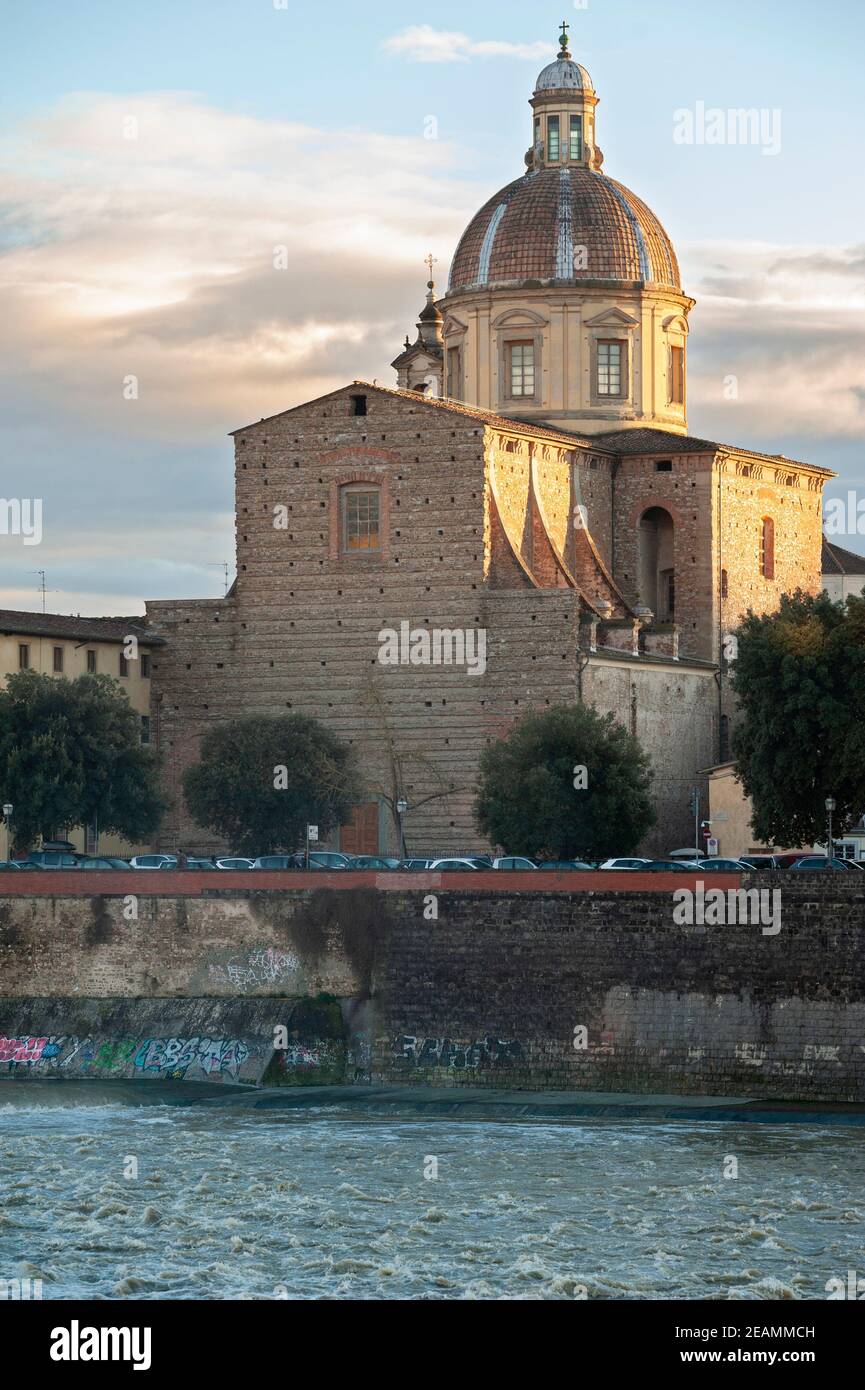 Florence, Italie - 2021, janvier 31 : l'église de San Frediano à Cestello, sur le fleuve Arno. Banque D'Images