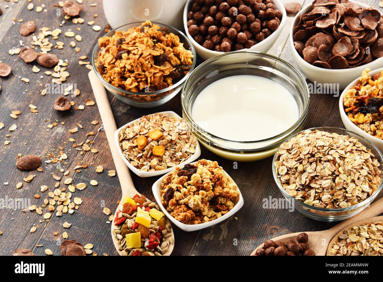 La composition avec différentes sortes de produits de céréales de petit déjeuner Banque D'Images