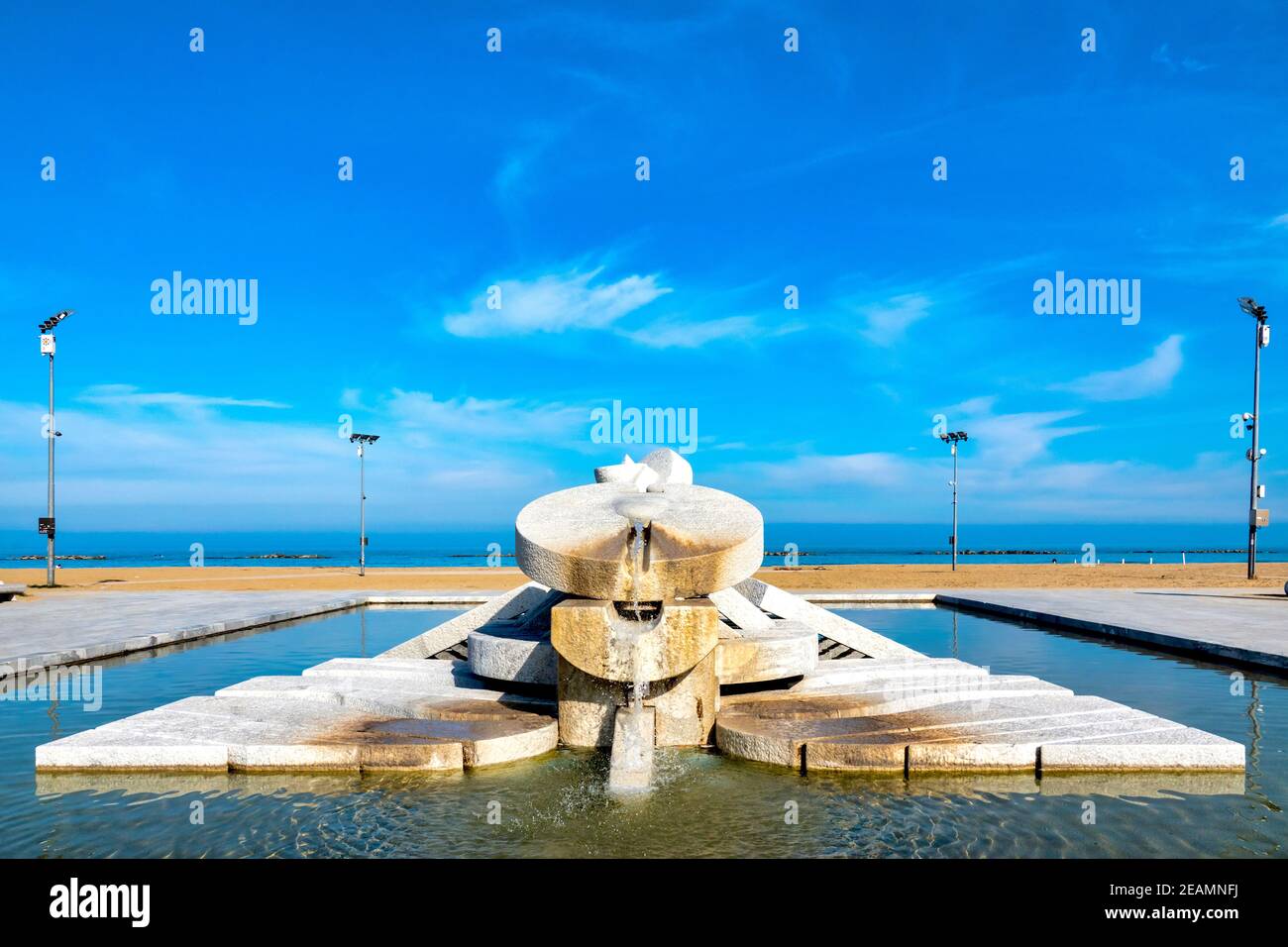 La nave (le bateau) par le sculpteur italien Pietro Cascella, Pescara, Italie Banque D'Images