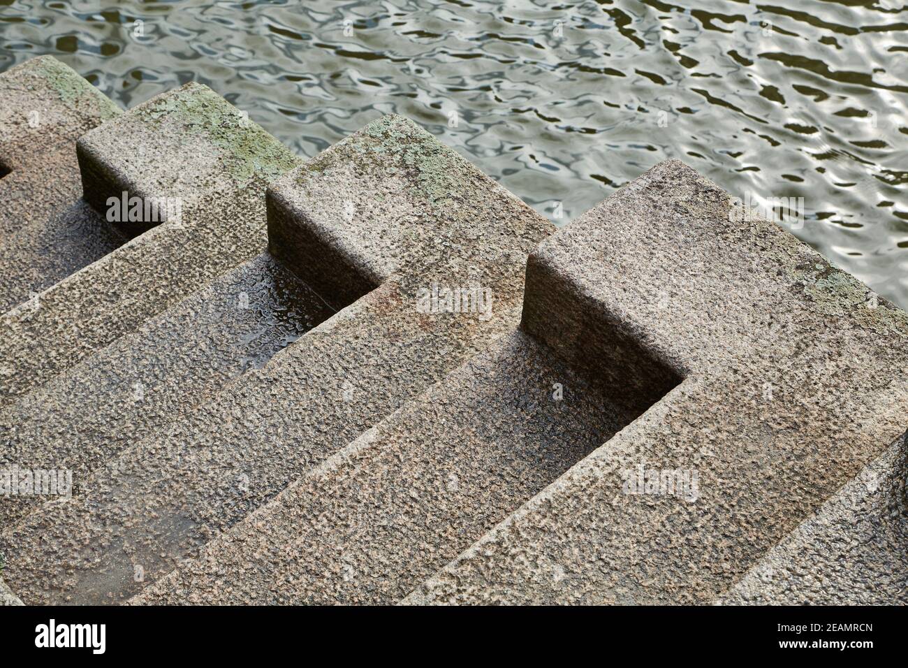 Escaliers en béton sur le quai Banque D'Images