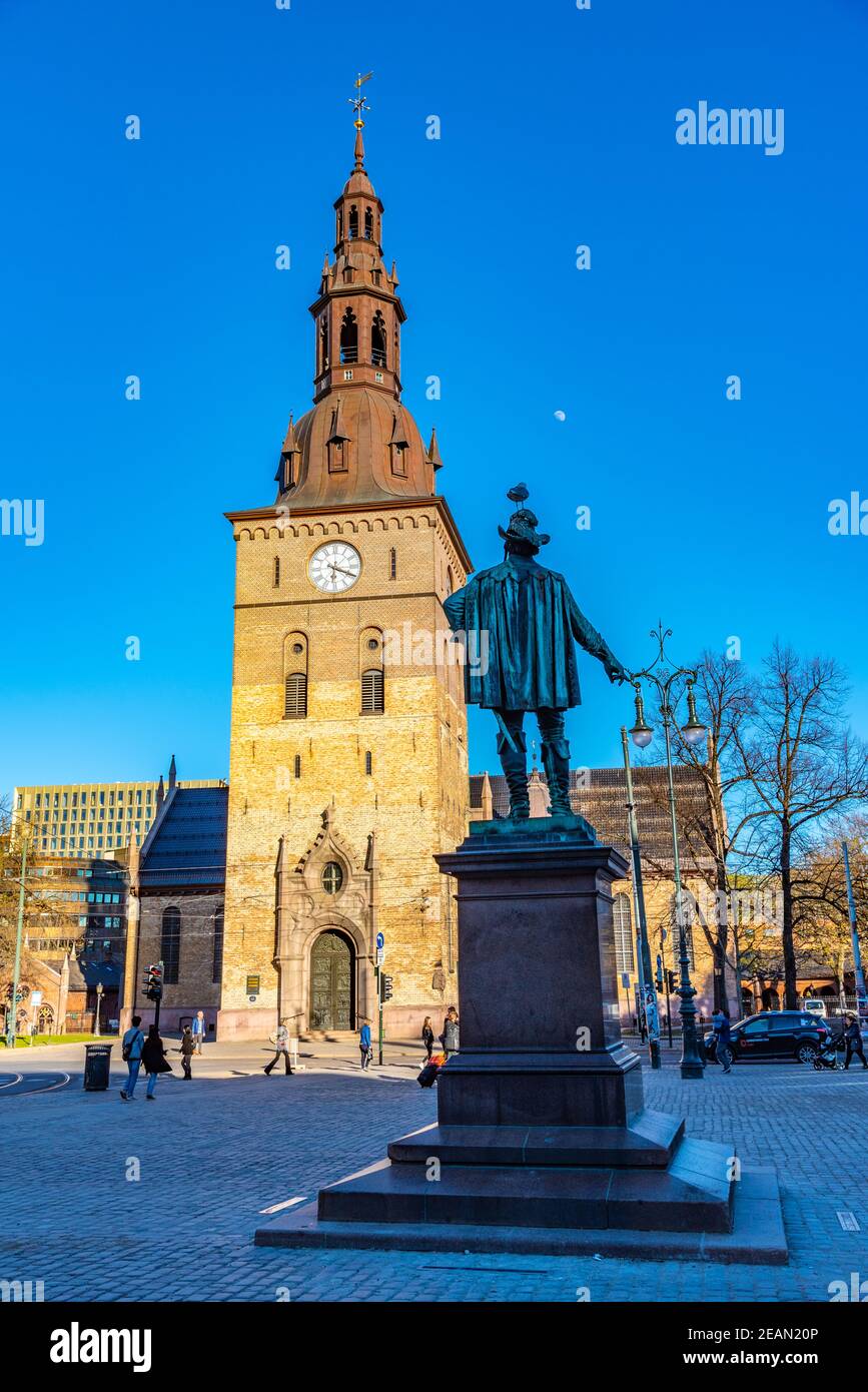 Cathédrale et statue chrétienne IV à Oslo, Norvège Banque D'Images